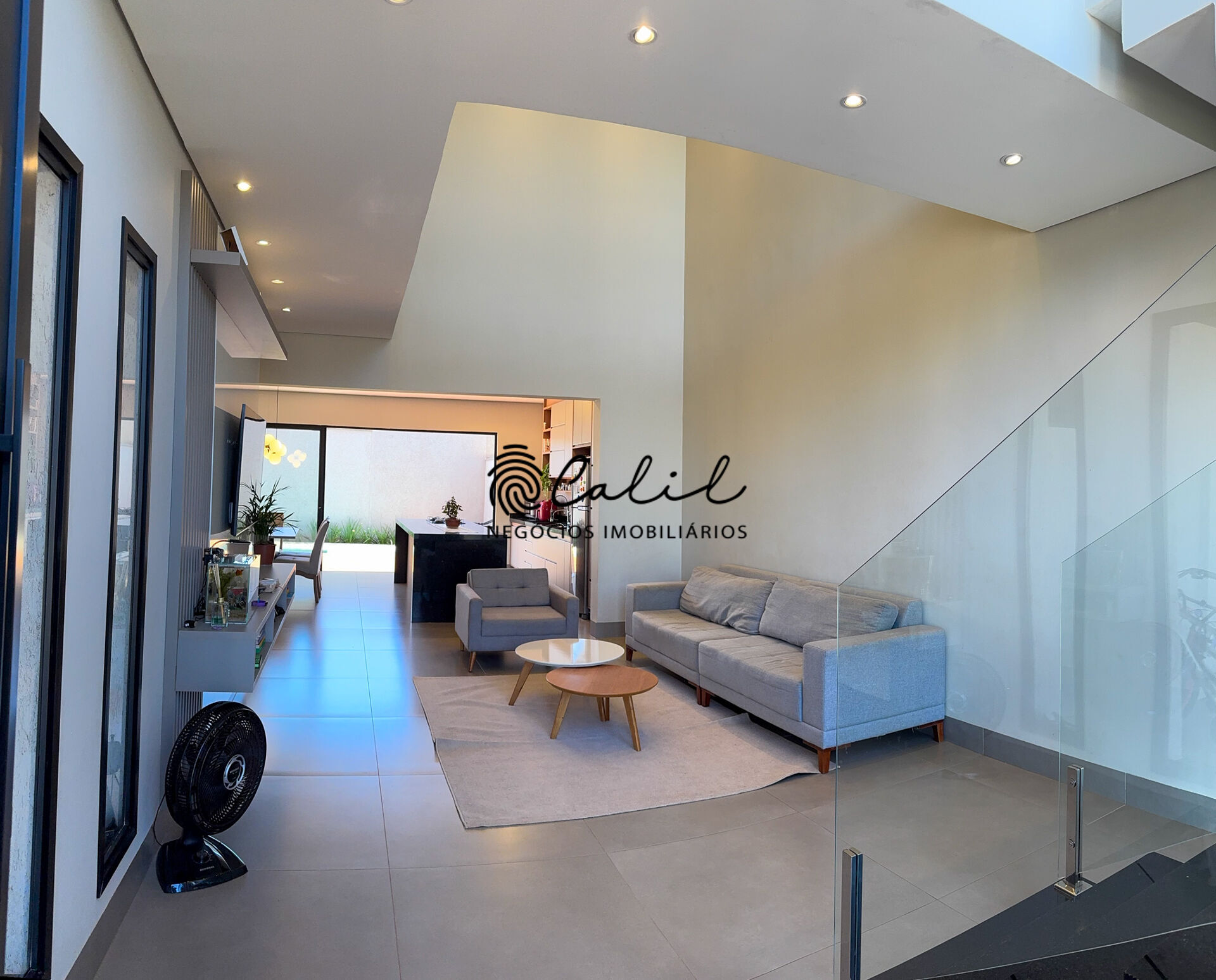 Casa de Condomínio à venda com 4 quartos, 226m² - Foto 1
