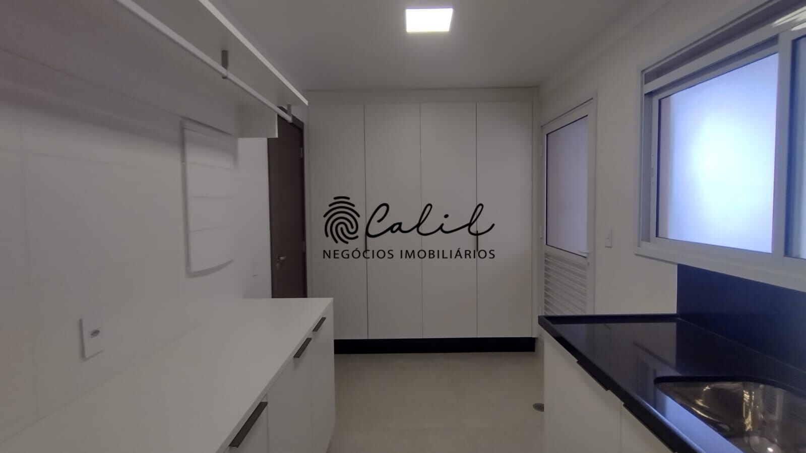 Apartamento para alugar com 3 quartos, 237m² - Foto 10