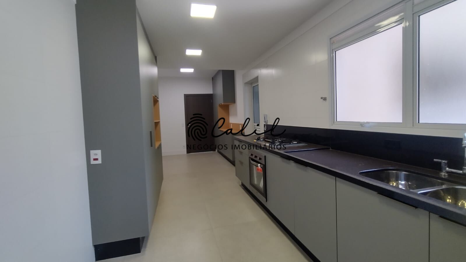 Apartamento para alugar com 3 quartos, 237m² - Foto 2
