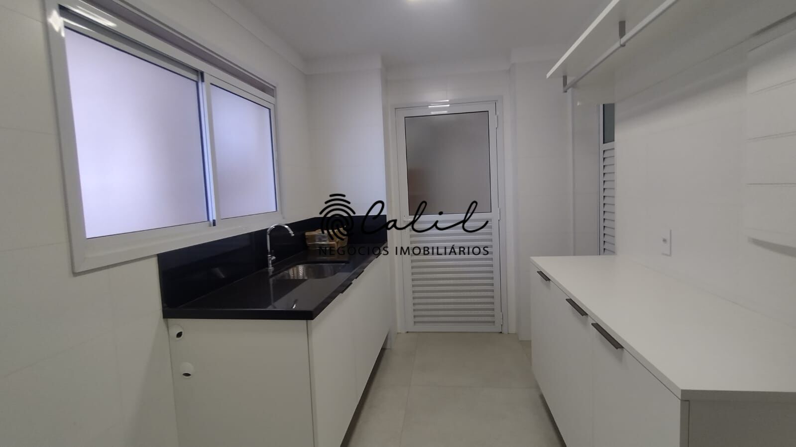 Apartamento para alugar com 3 quartos, 237m² - Foto 5