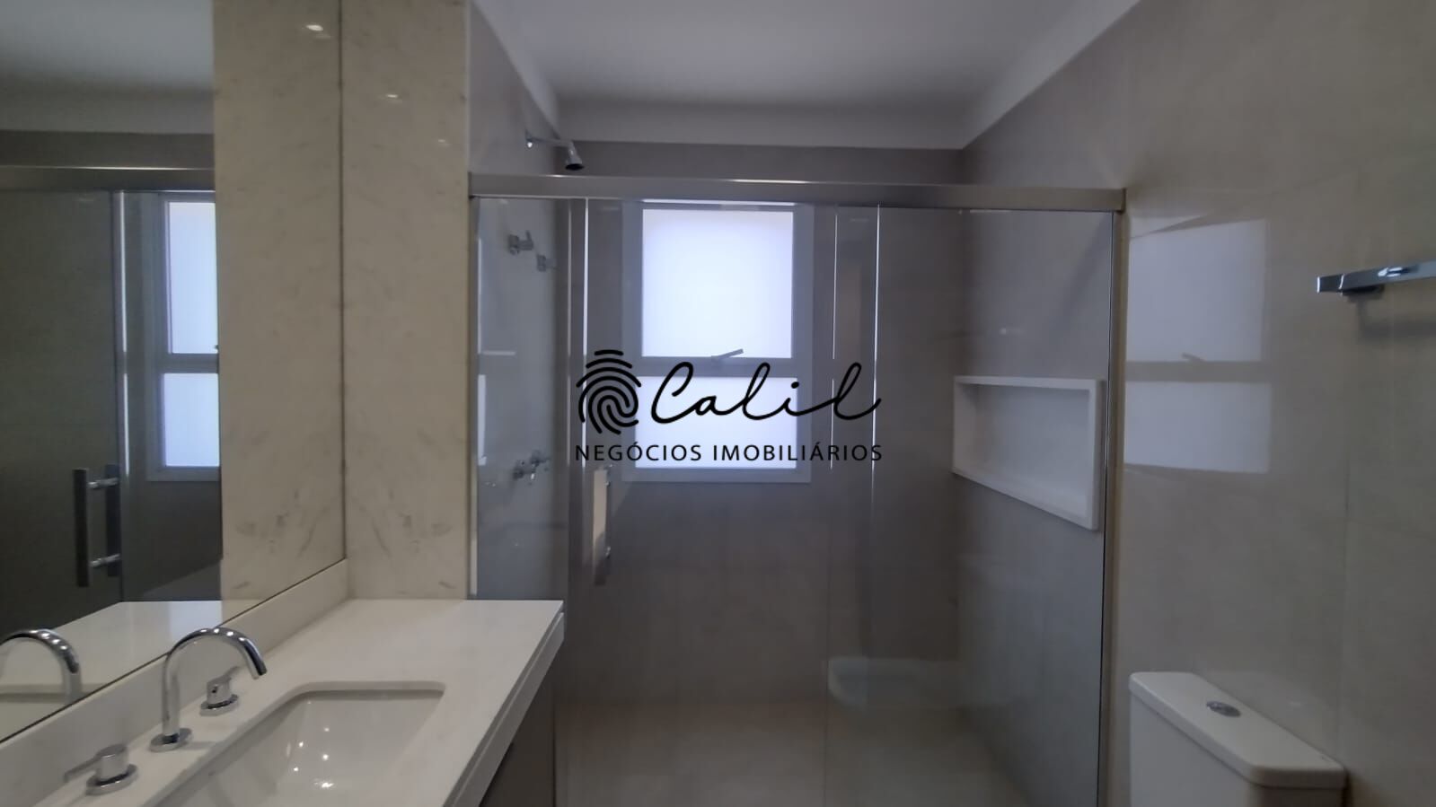 Apartamento para alugar com 3 quartos, 237m² - Foto 13