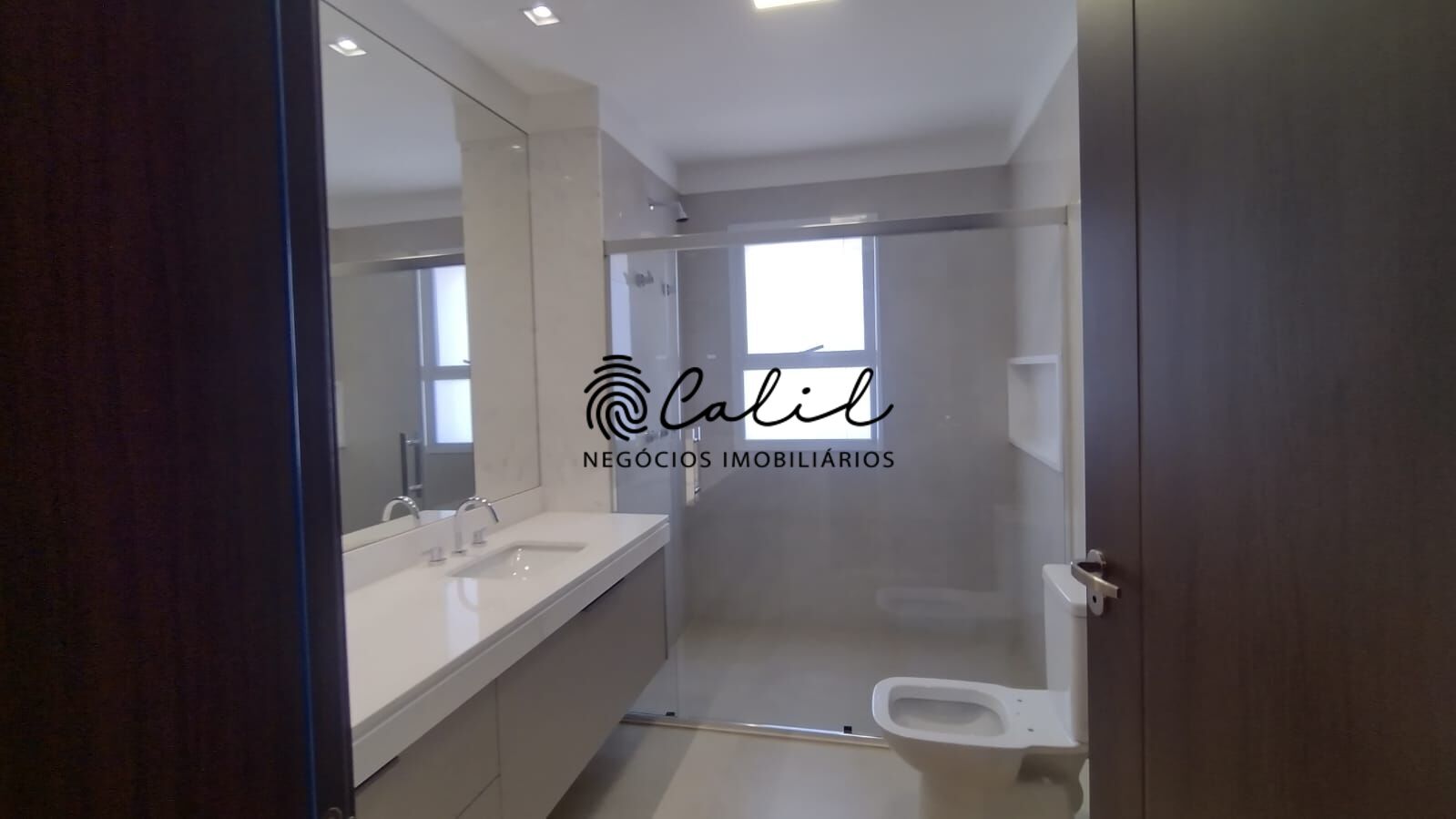 Apartamento para alugar com 3 quartos, 237m² - Foto 11