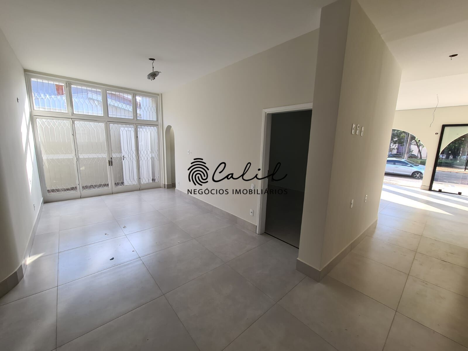 Casa à venda com 1 quarto, 320m² - Foto 2