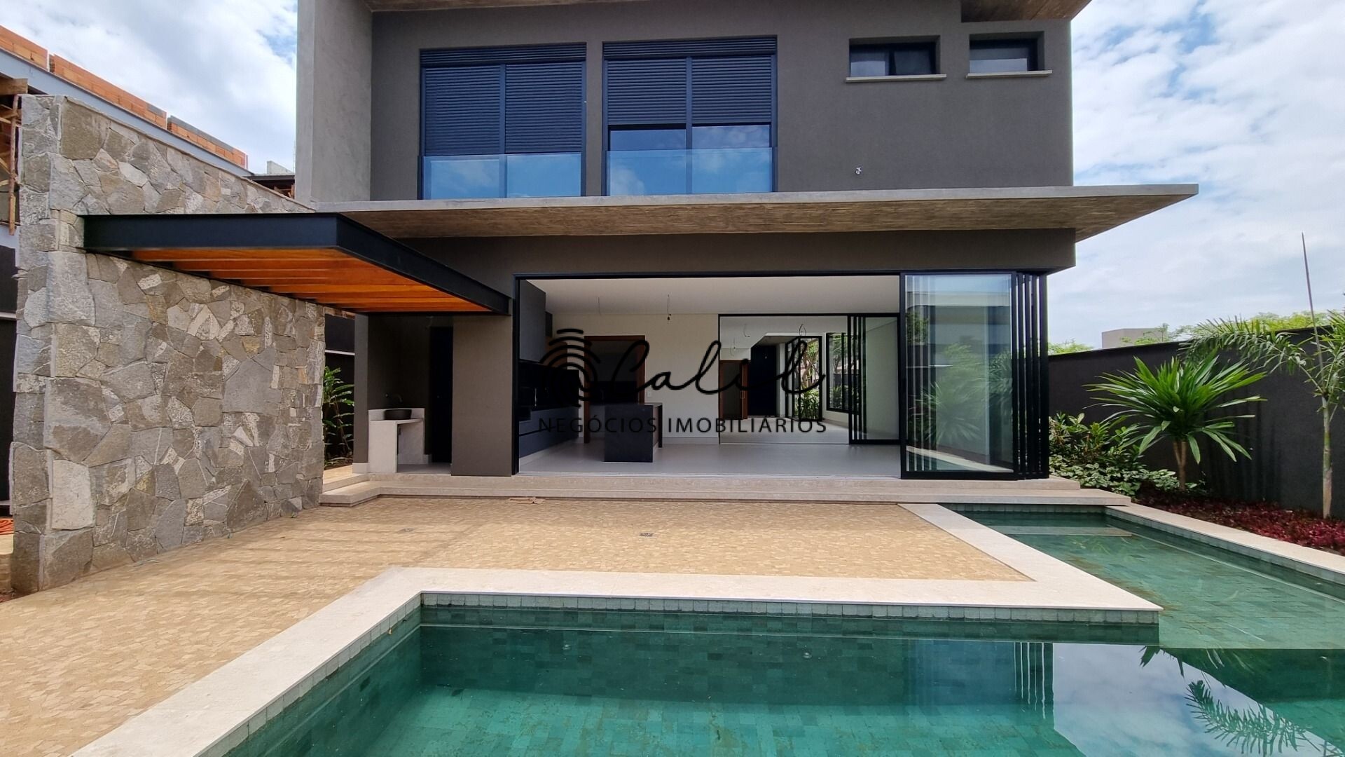 Casa de Condomínio à venda com 4 quartos, 432m² - Foto 1