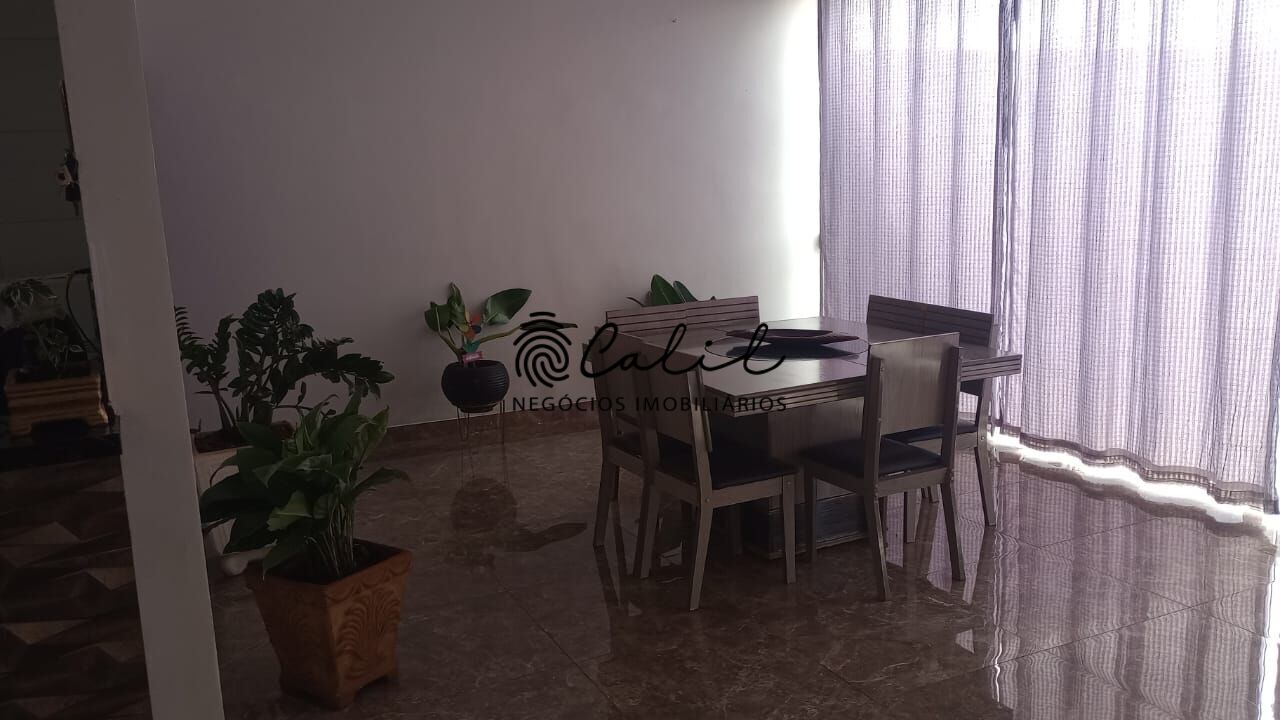 Casa, 4 quartos, 220 m² - Foto 2