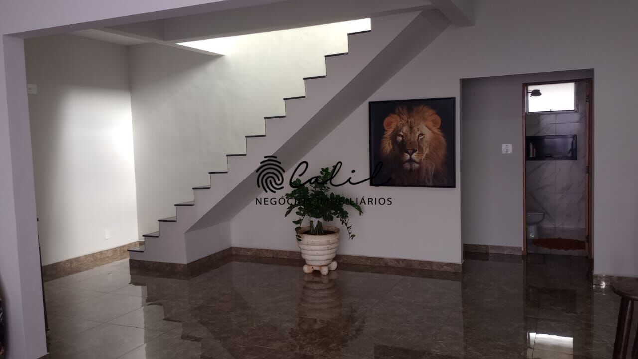 Casa, 4 quartos, 220 m² - Foto 1