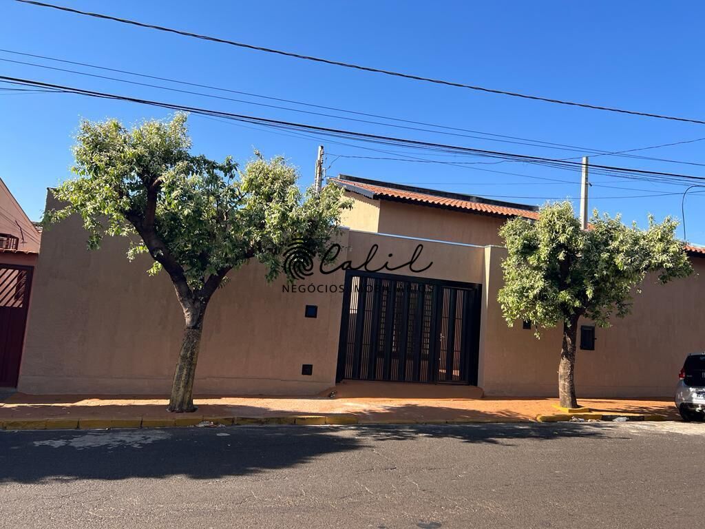 Casa à venda com 3 quartos, 146m² - Foto 1