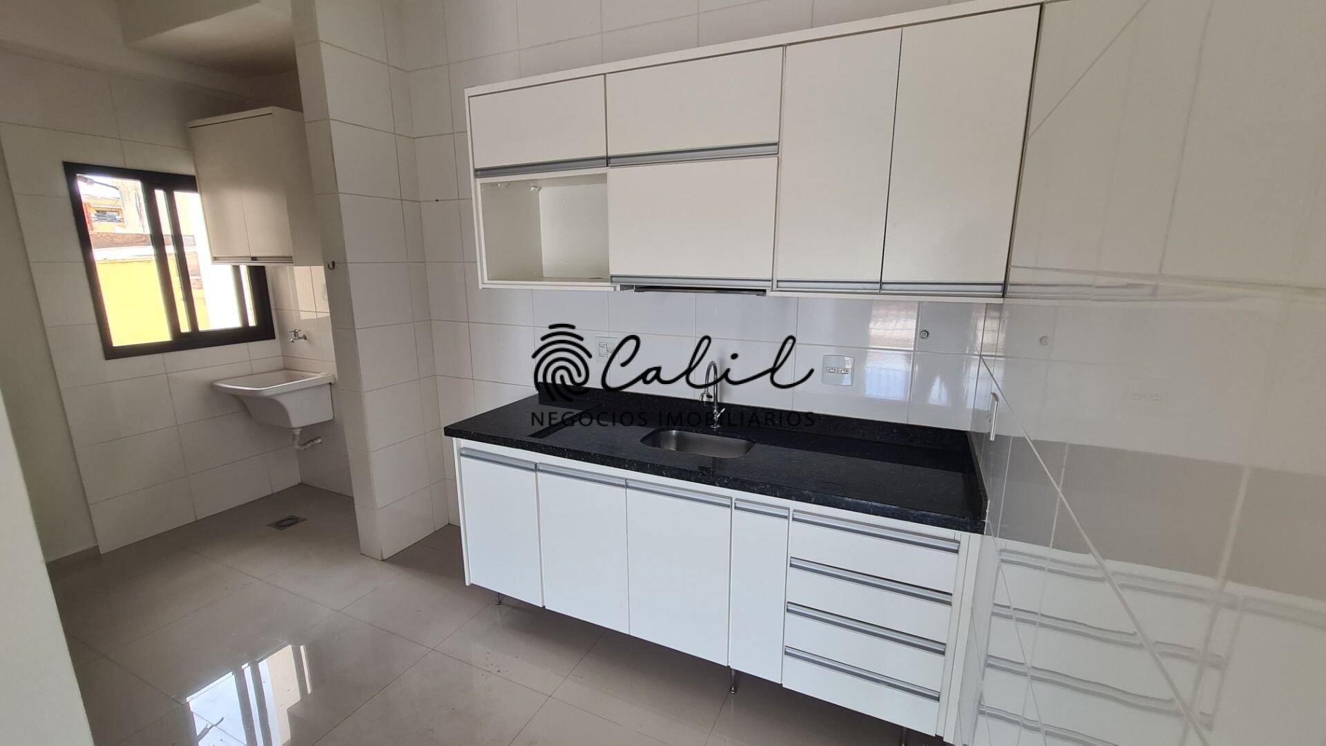 Apartamento à venda com 2 quartos, 65m² - Foto 1