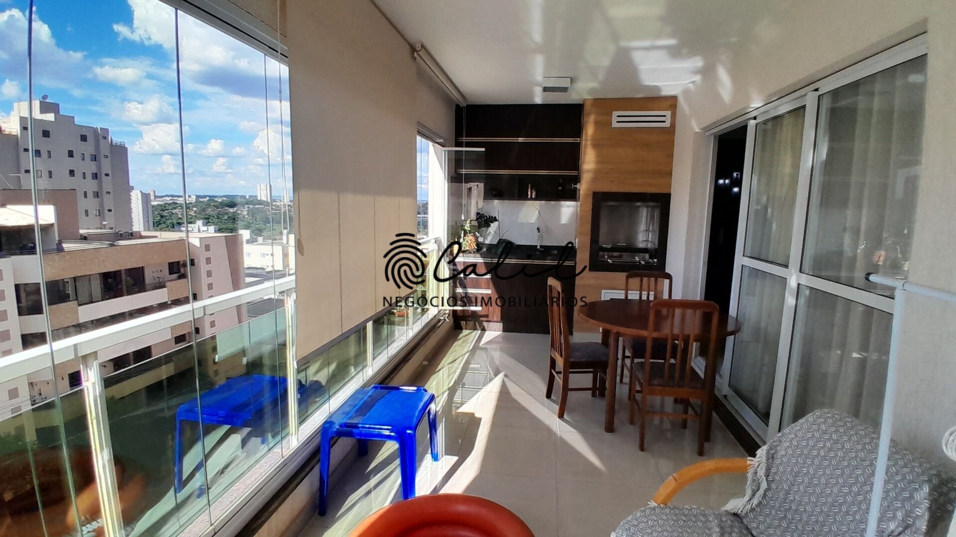 Apartamento à venda com 3 quartos, 135m² - Foto 2