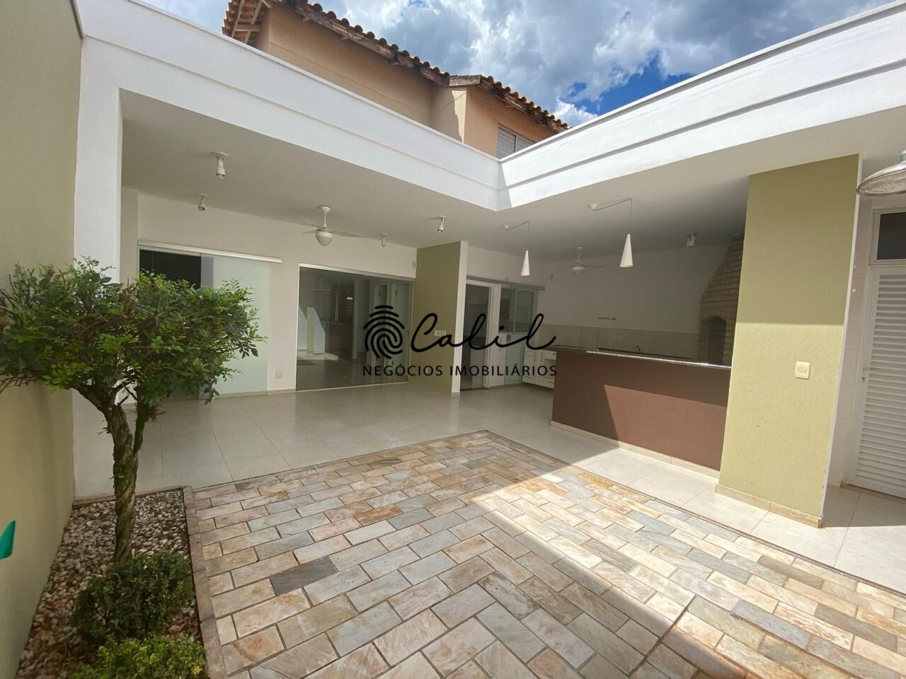 Casa de Condomínio à venda com 3 quartos, 165m² - Foto 2
