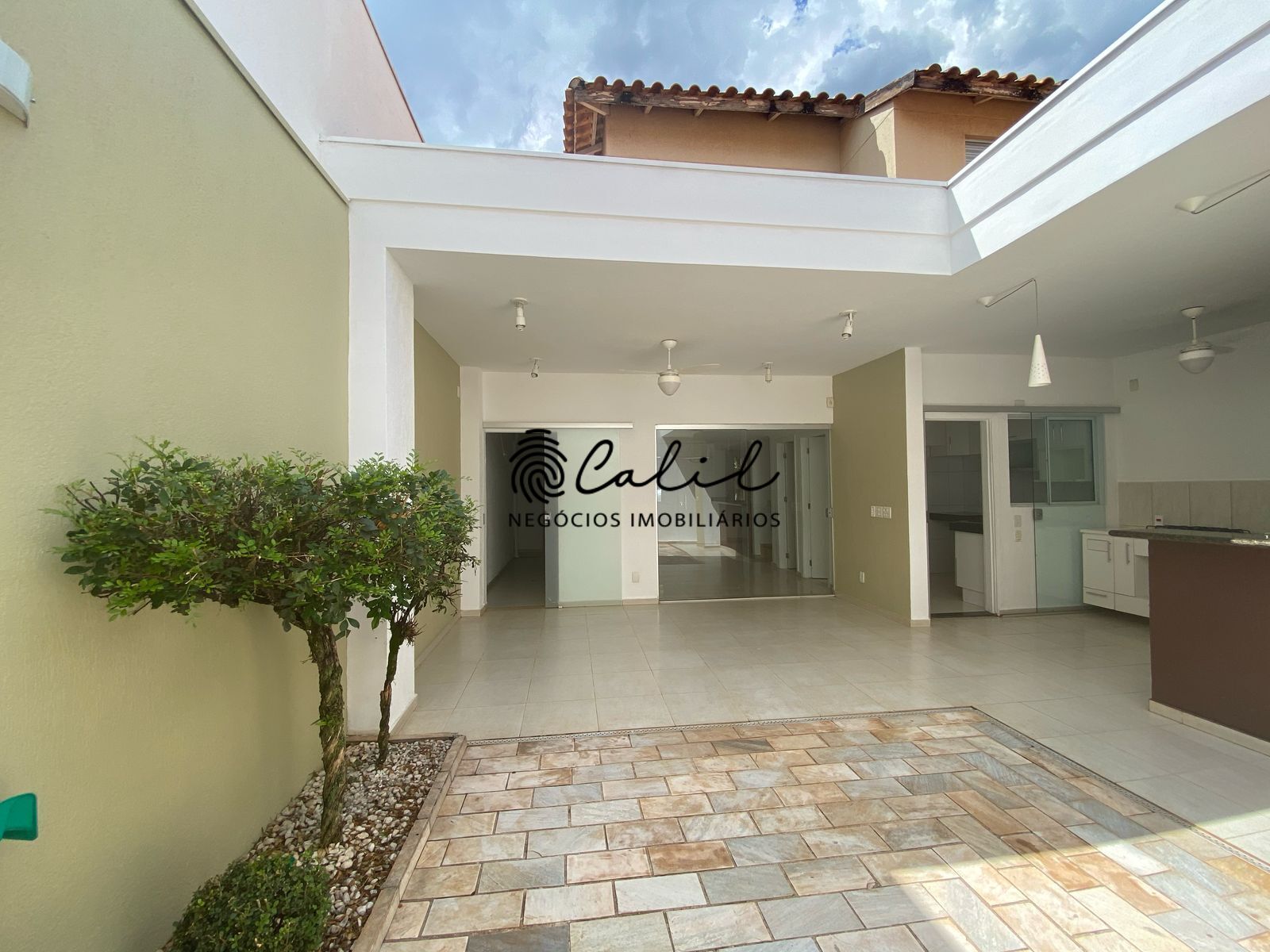 Casa de Condomínio à venda com 3 quartos, 165m² - Foto 3