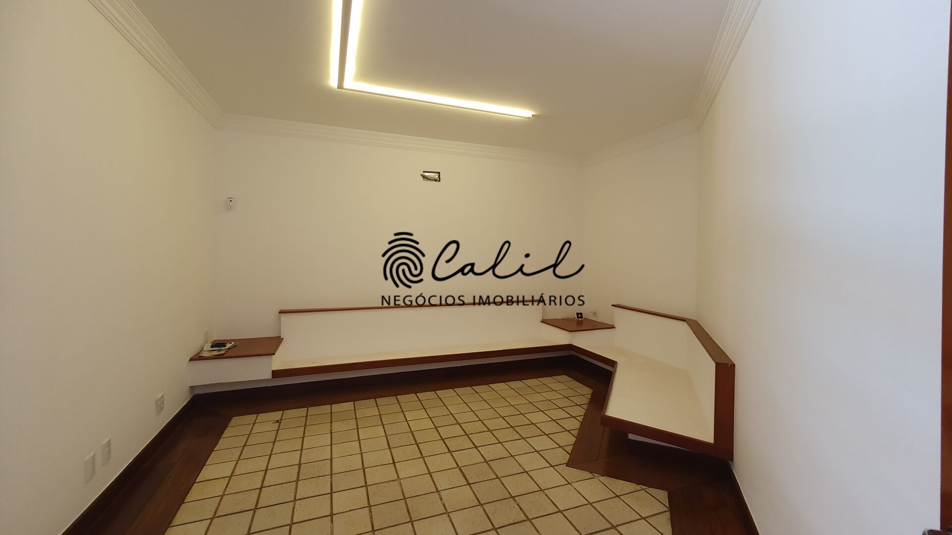 Casa para alugar com 4 quartos, 896m² - Foto 27
