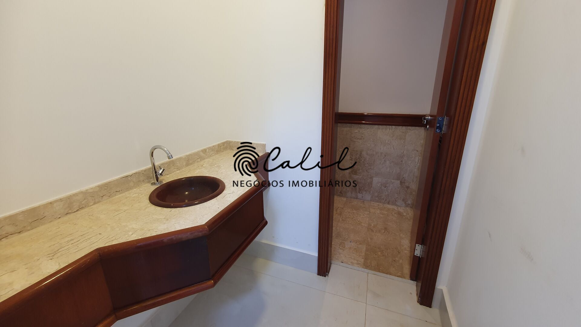 Casa para alugar com 4 quartos, 896m² - Foto 11