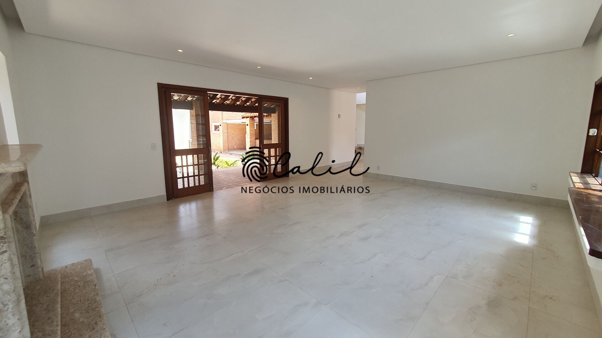 Casa para alugar com 4 quartos, 896m² - Foto 4