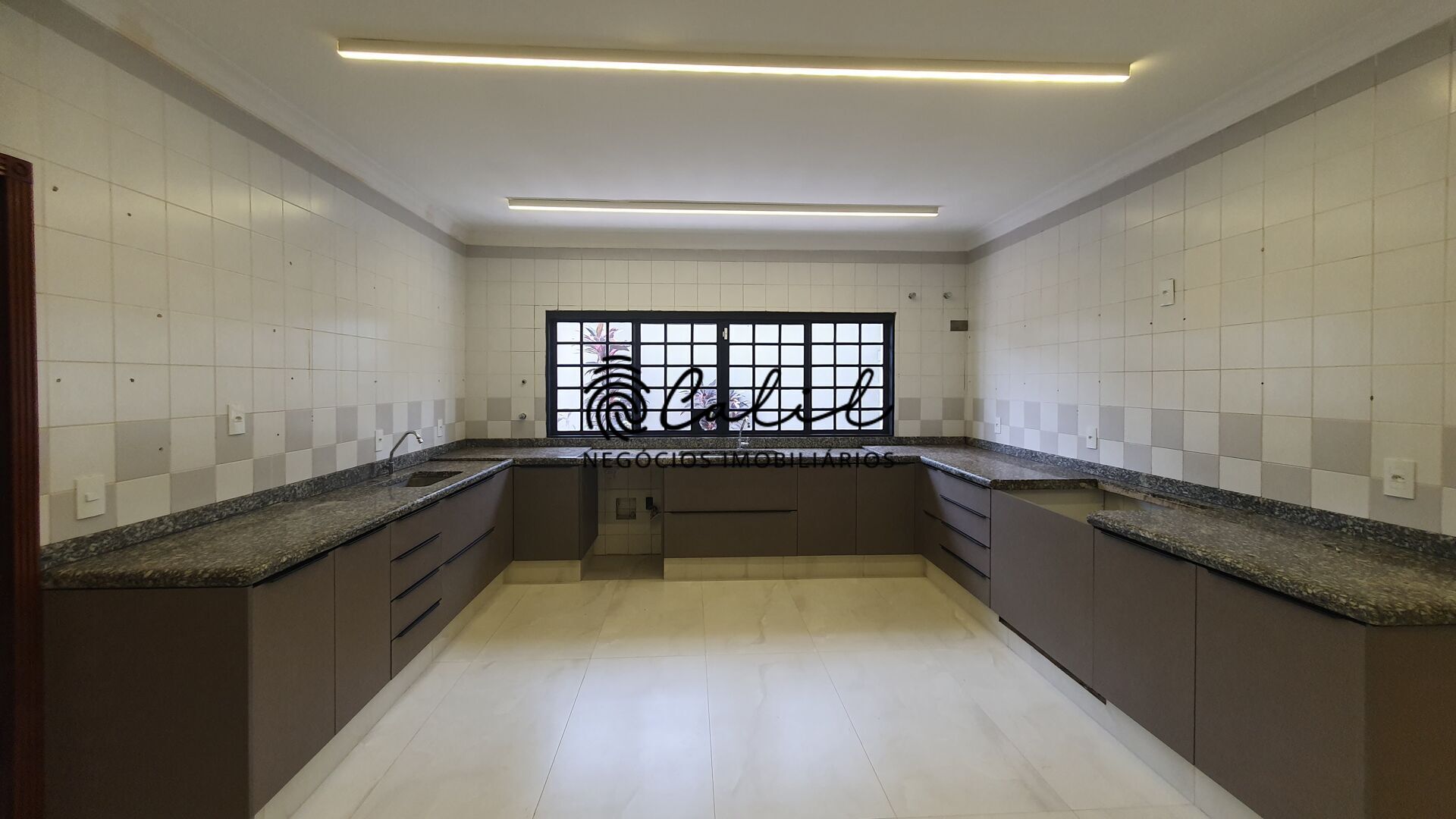 Casa para alugar com 4 quartos, 896m² - Foto 32
