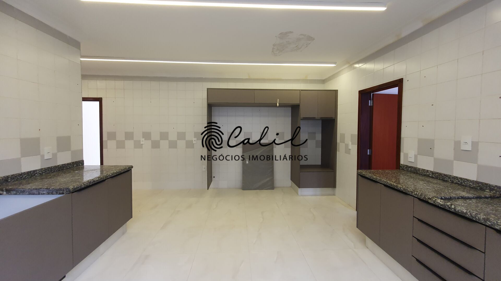 Casa para alugar com 4 quartos, 896m² - Foto 33