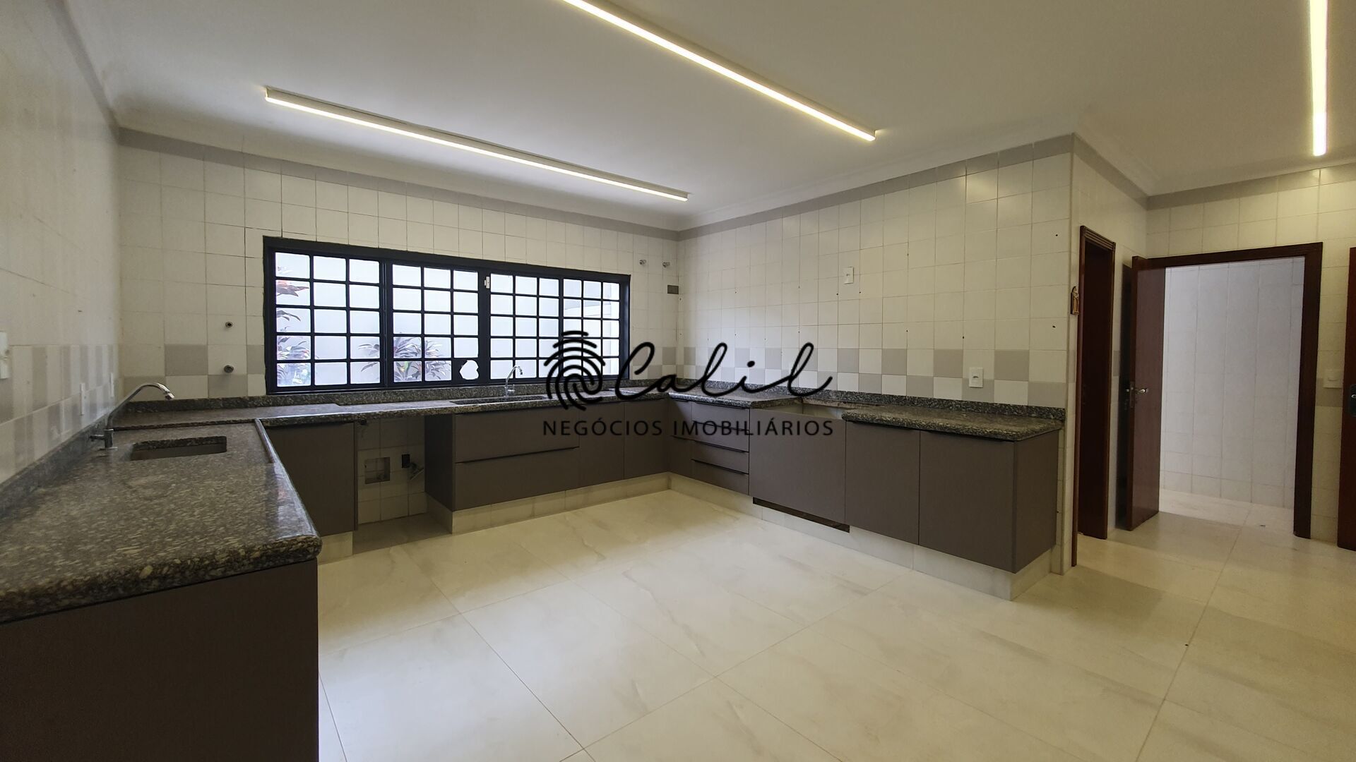 Casa para alugar com 4 quartos, 896m² - Foto 31