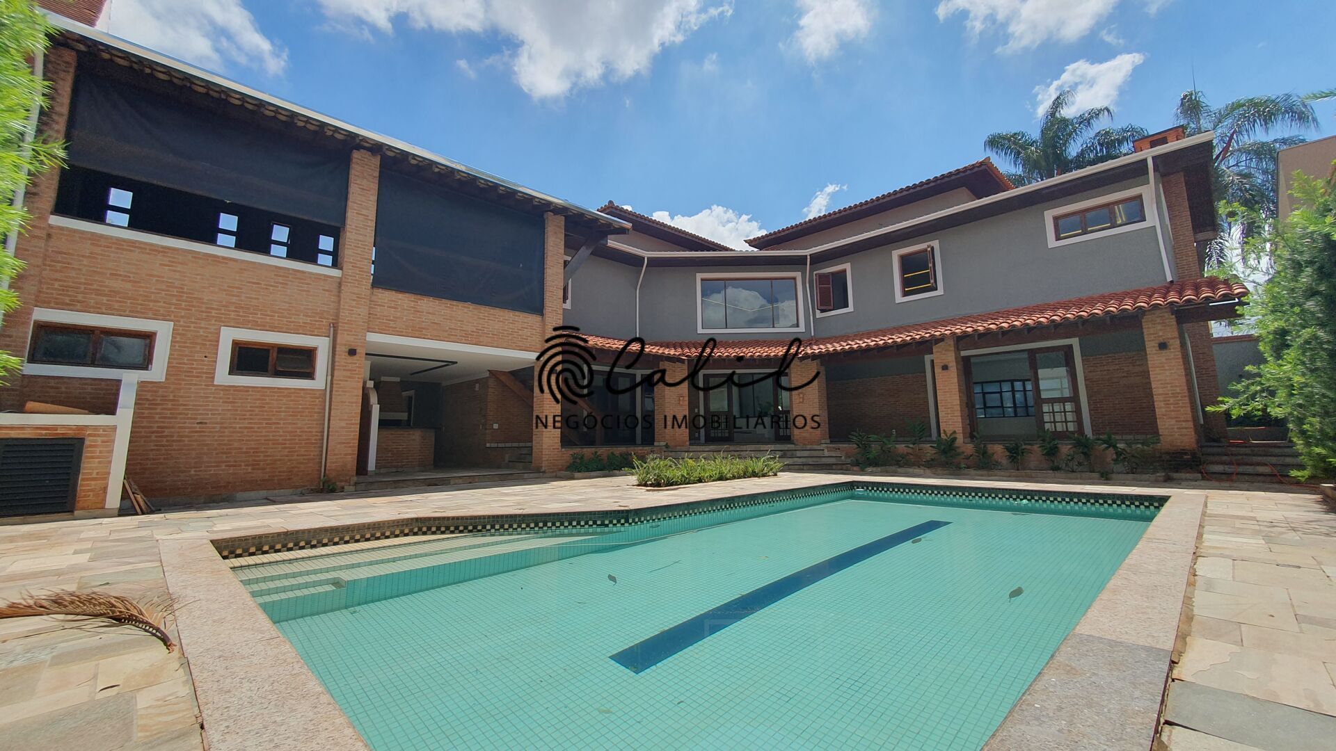 Casa para alugar com 4 quartos, 896m² - Foto 1