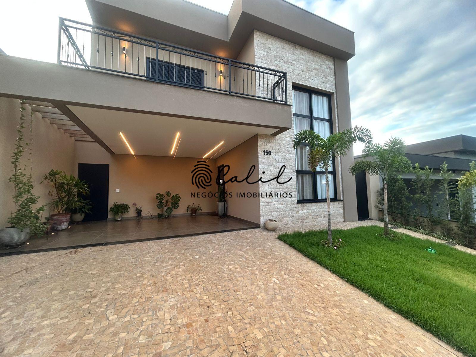 Sobrado à venda com 3 quartos, 194m² - Foto 2