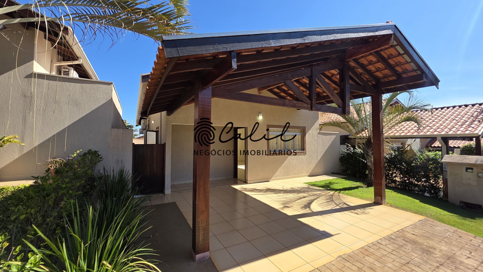 Casa de Condomínio à venda com 3 quartos, 160m² - Foto 2