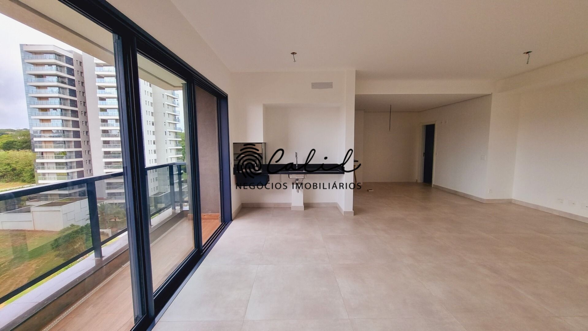 Apartamento à venda com 3 quartos, 171m² - Foto 2