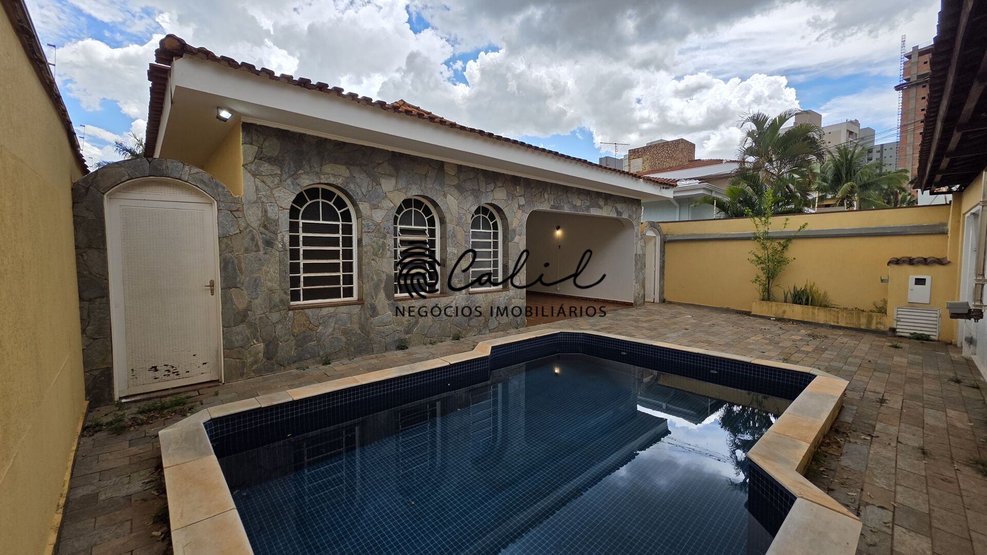 Casa, 3 quartos, 240 m² - Foto 1