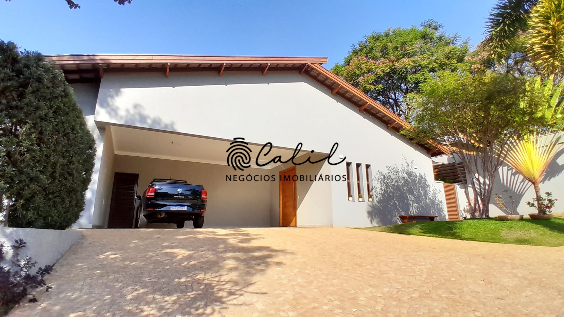 Casa de Condomínio à venda com 3 quartos, 234m² - Foto 1