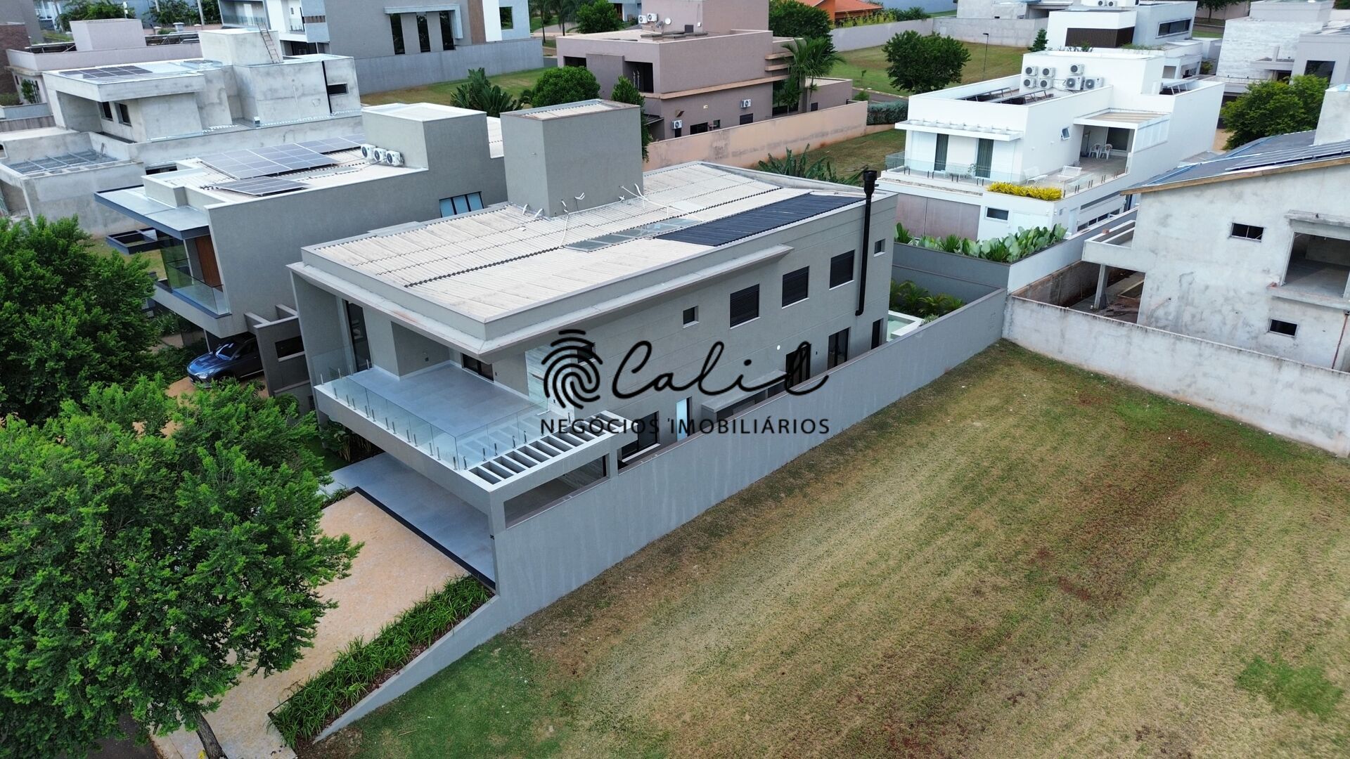 Casa de Condomínio à venda com 4 quartos, 428m² - Foto 2