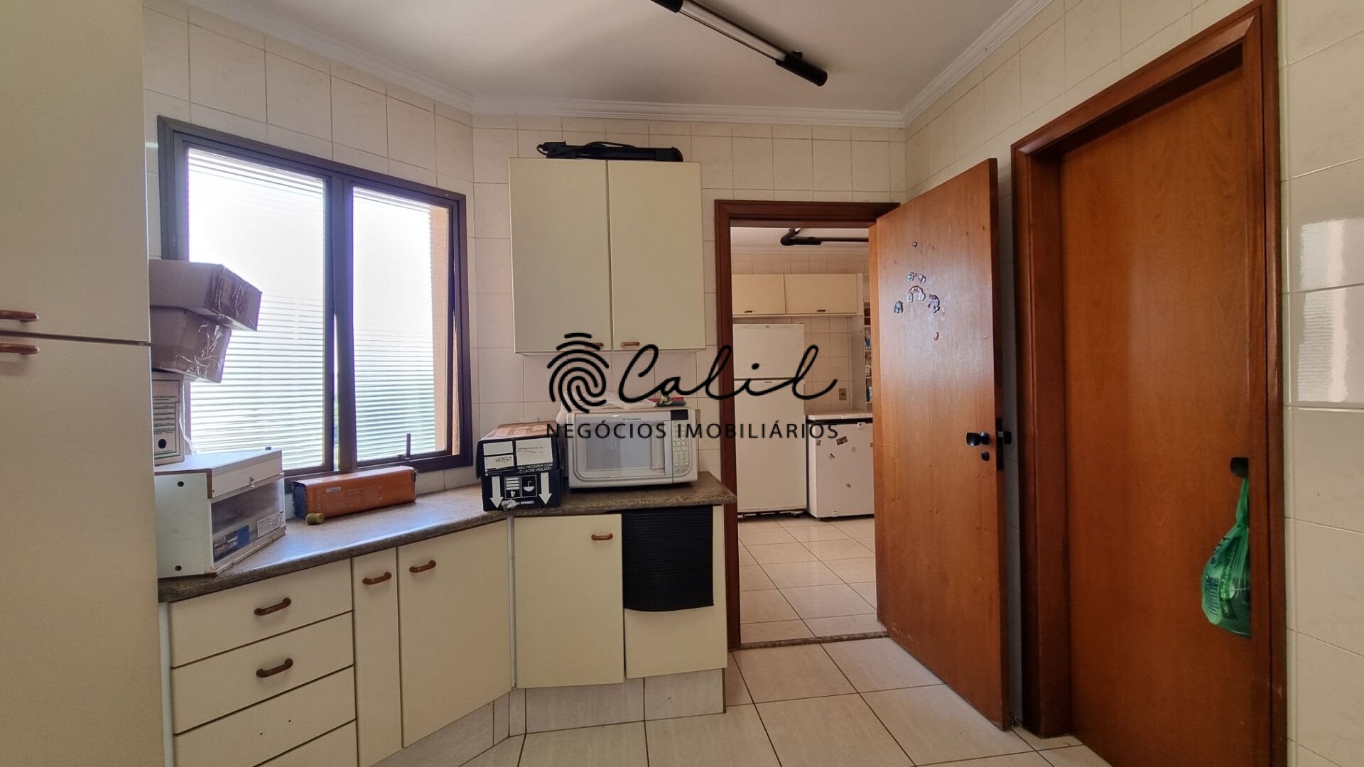 Apartamento à venda com 3 quartos, 125m² - Foto 2