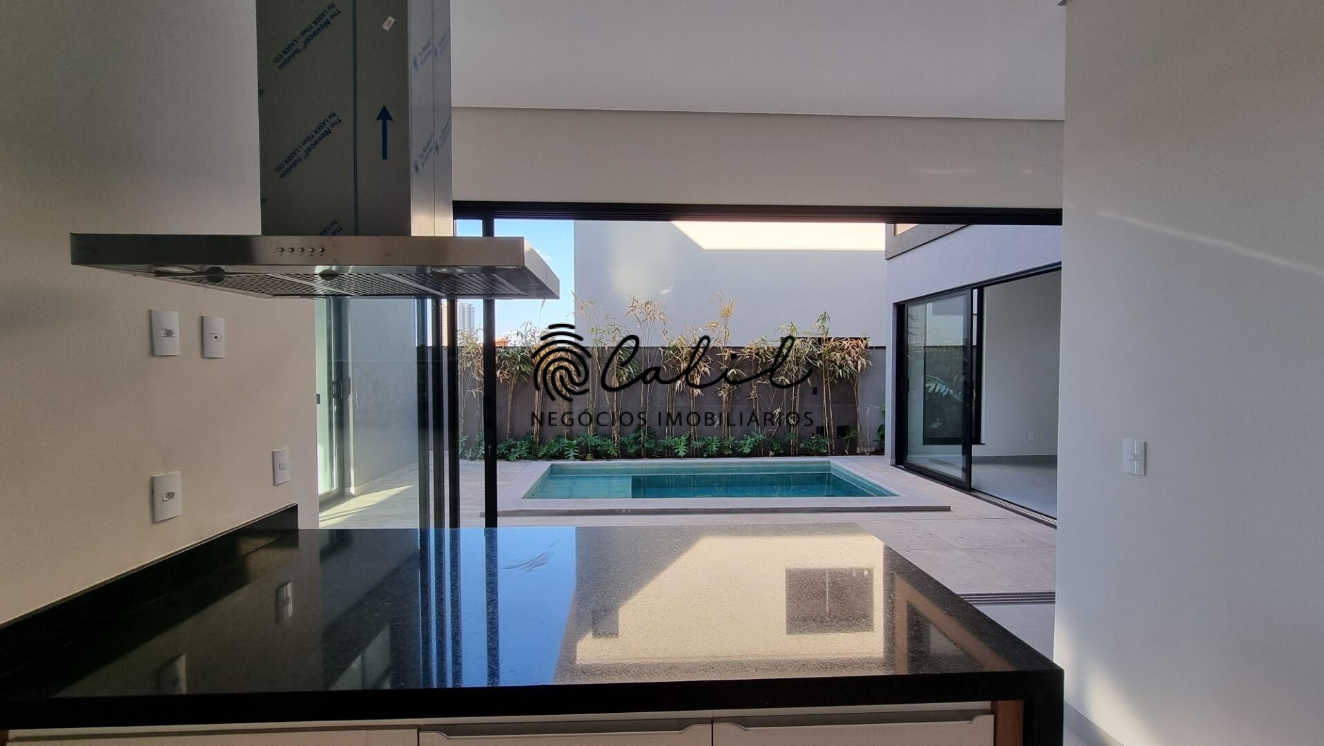 Casa de Condomínio à venda com 4 quartos, 307m² - Foto 5