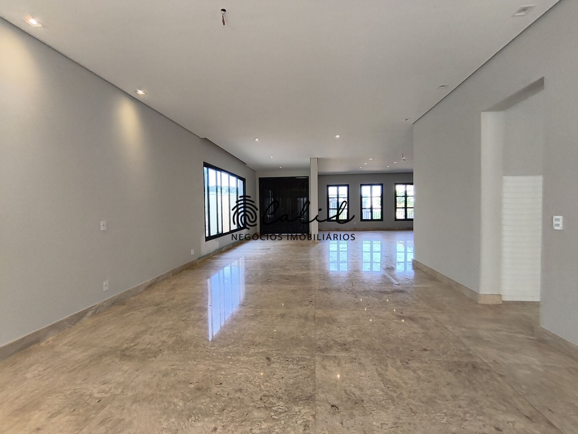 Casa de Condomínio à venda com 4 quartos, 495m² - Foto 2