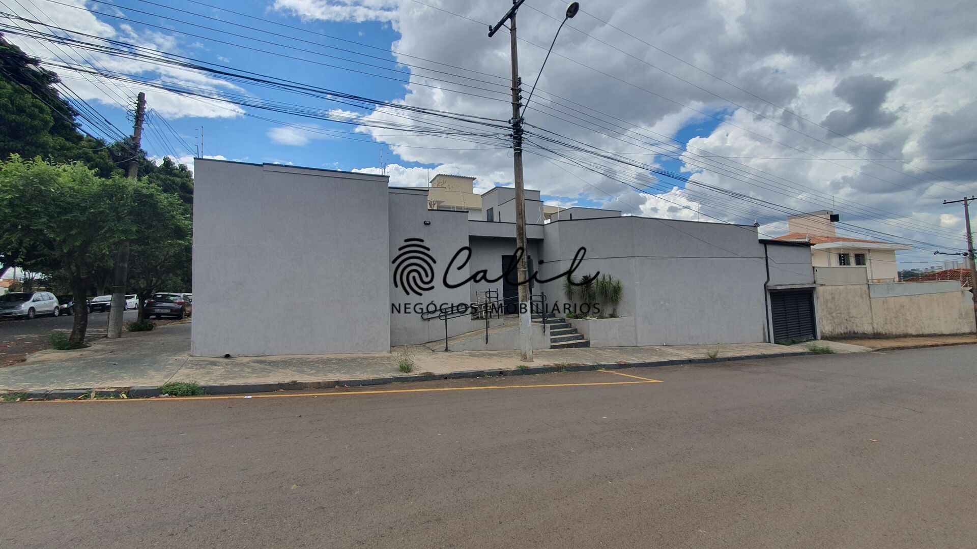 Casa à venda com 4 quartos, 240m² - Foto 2