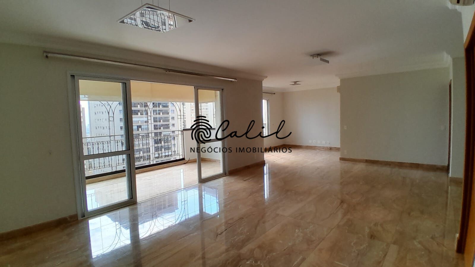 Apartamento à venda com 3 quartos, 217m² - Foto 1