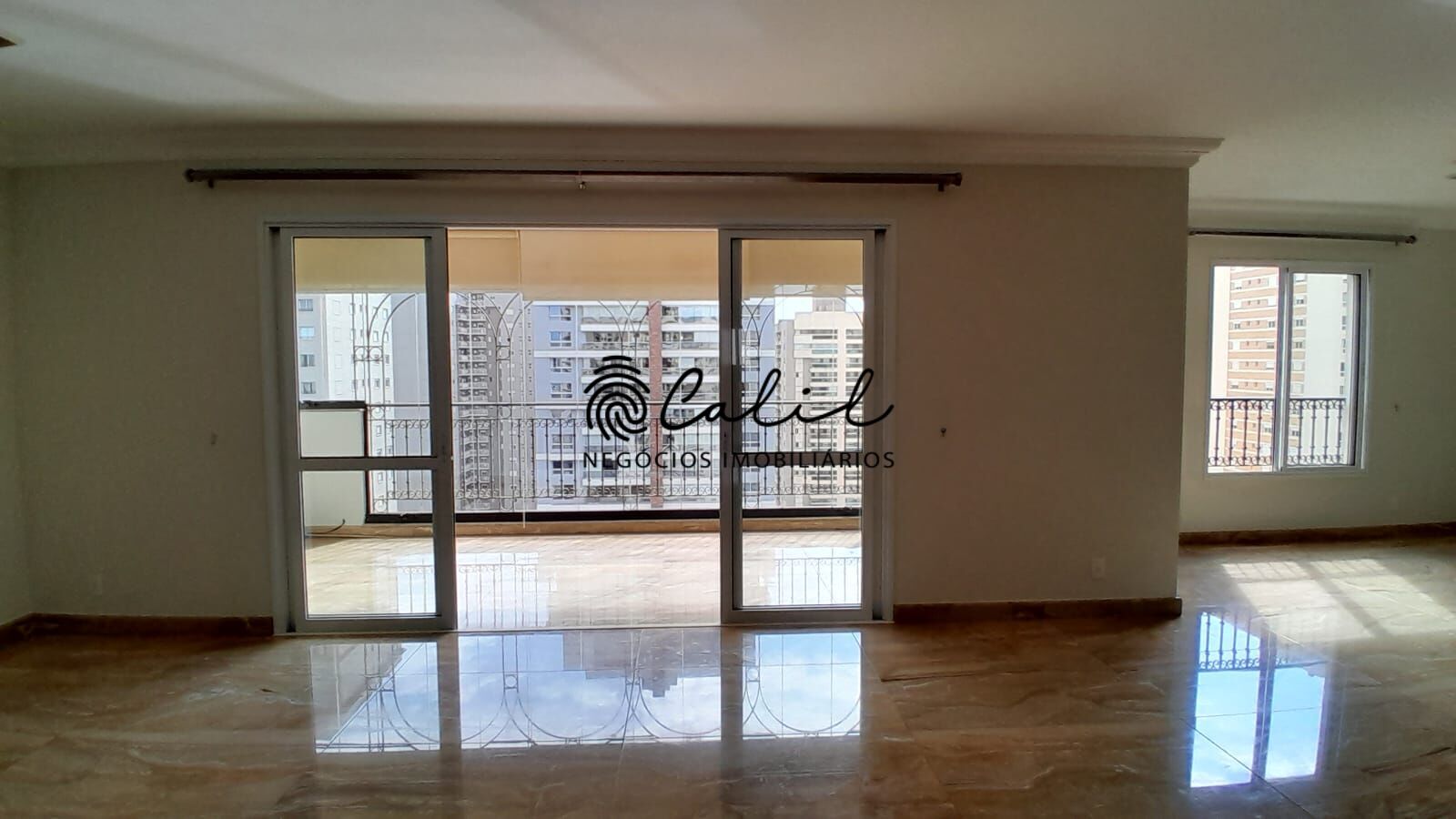 Apartamento à venda com 3 quartos, 217m² - Foto 9