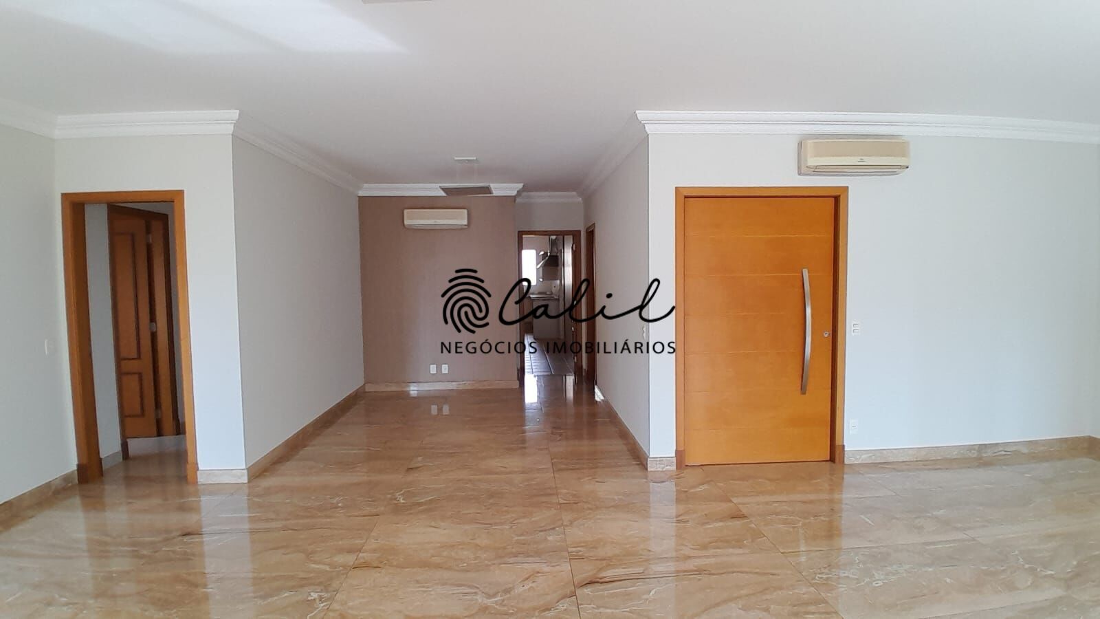 Apartamento à venda com 3 quartos, 217m² - Foto 2