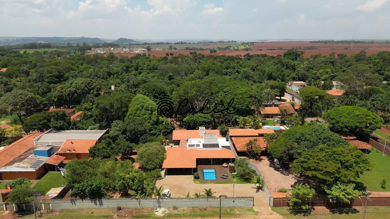 Fazenda à venda com 6 quartos, 2500m² - Foto 2