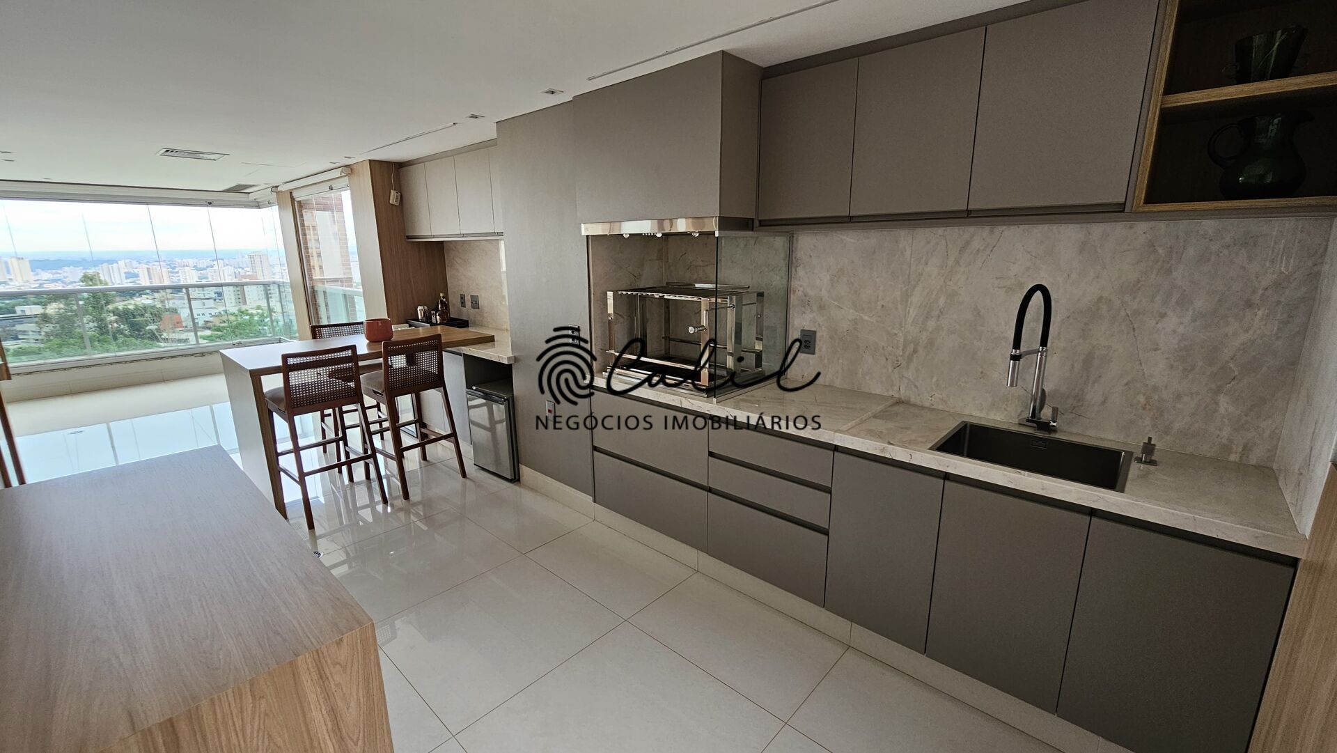 Apartamento para alugar com 3 quartos, 246m² - Foto 13