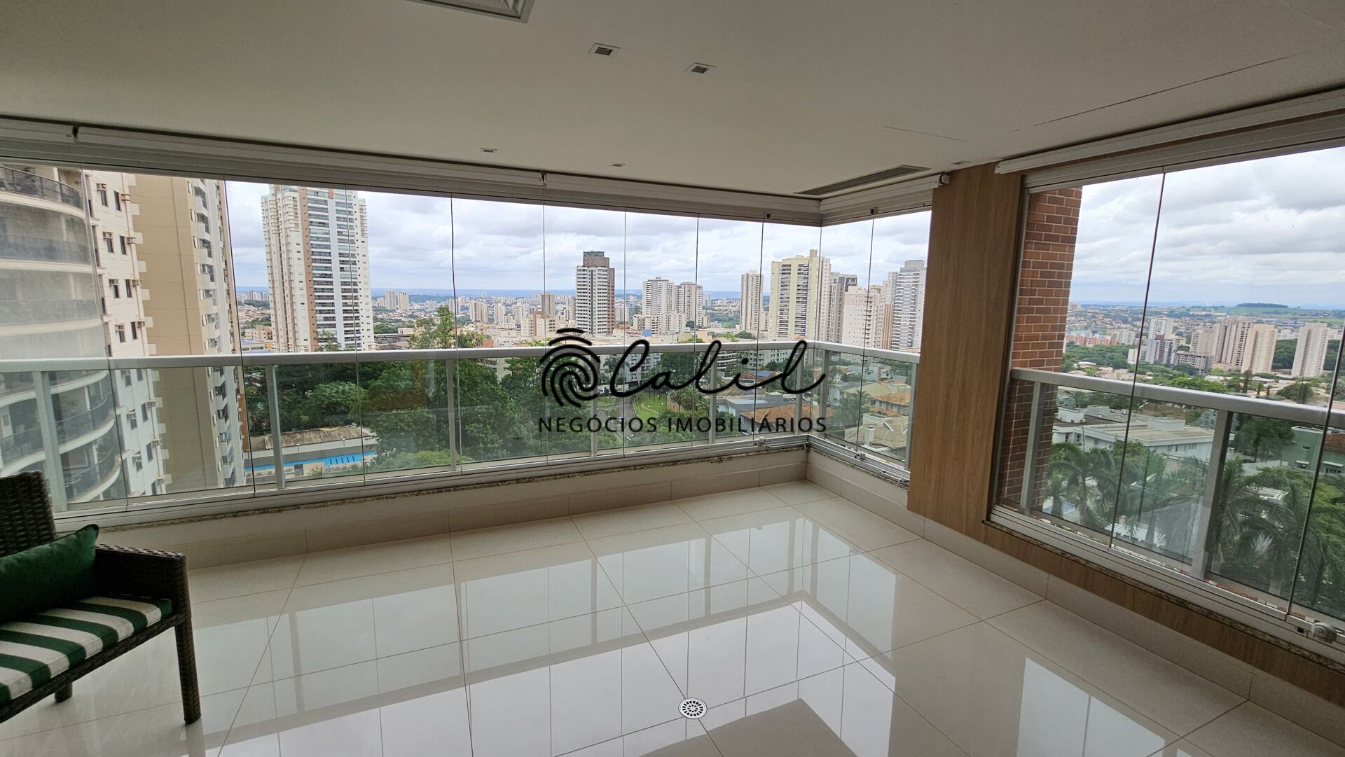 Apartamento para alugar com 3 quartos, 246m² - Foto 6