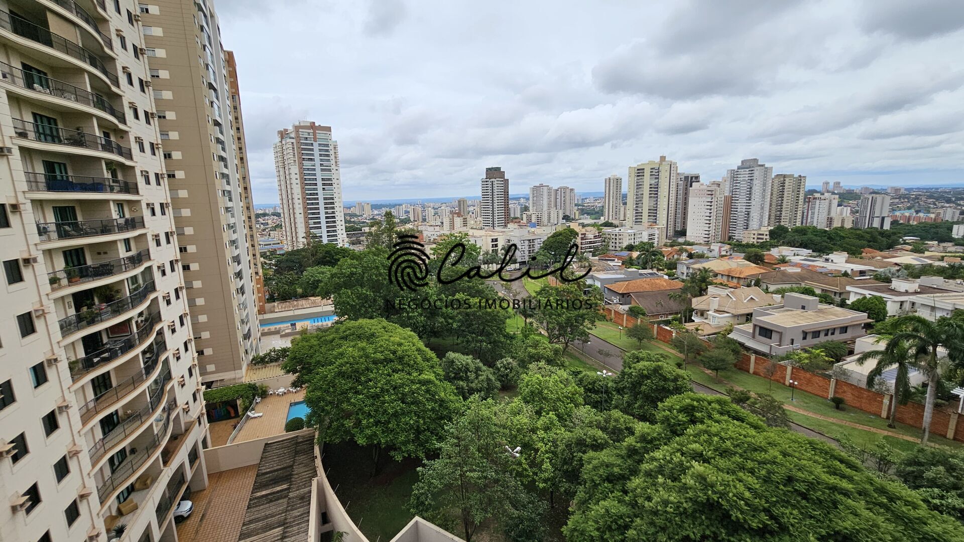 Apartamento para alugar com 3 quartos, 246m² - Foto 7