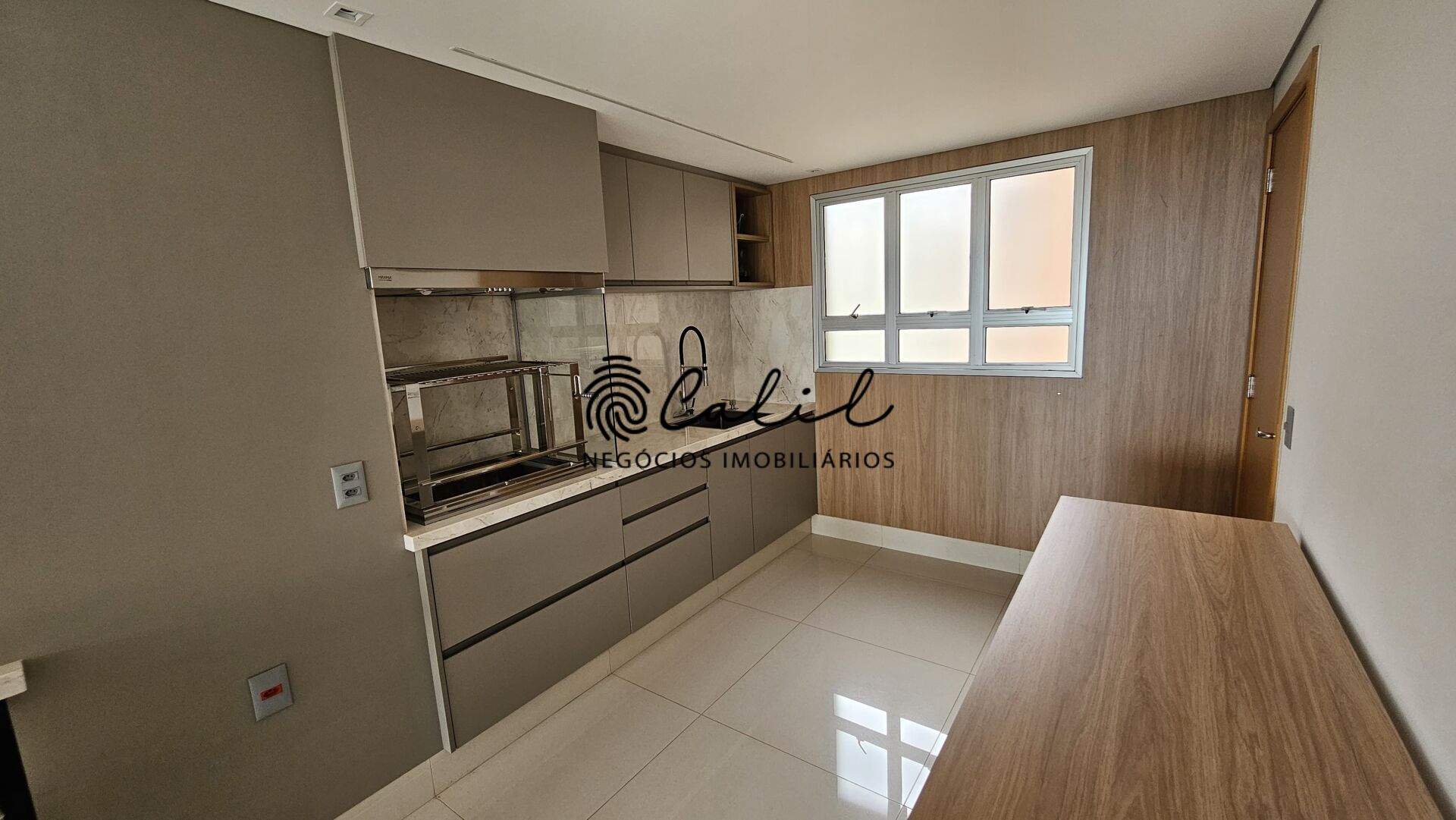 Apartamento para alugar com 3 quartos, 246m² - Foto 12