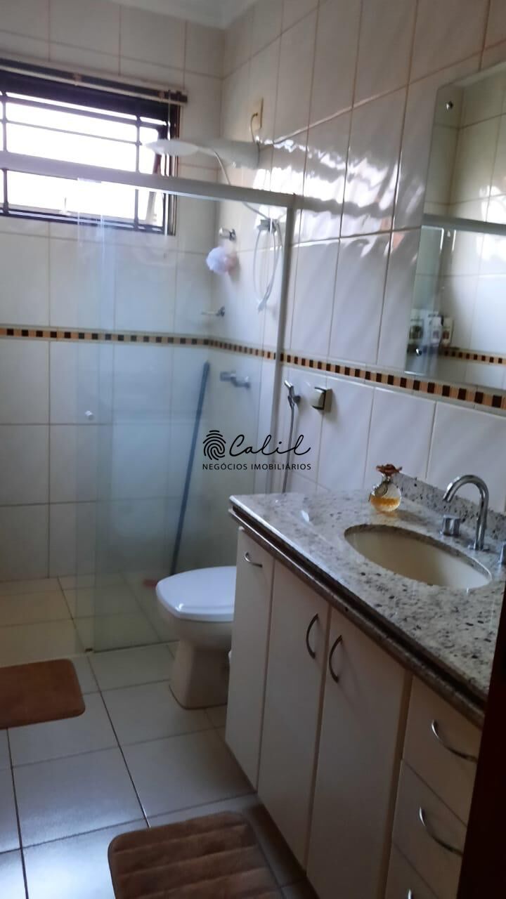 Casa para alugar com 4 quartos, 398m² - Foto 16
