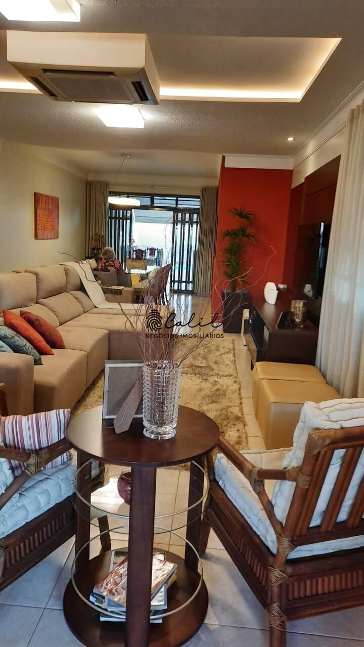 Casa para alugar com 4 quartos, 398m² - Foto 1