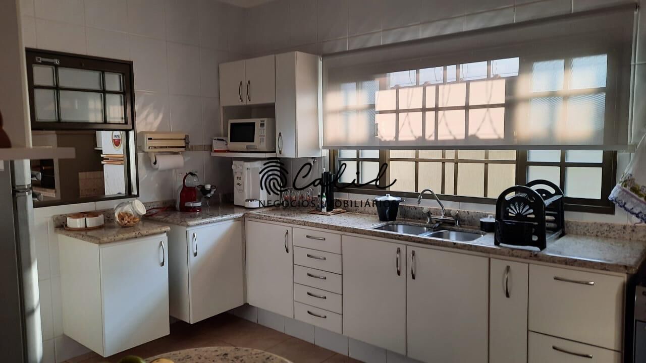 Casa para alugar com 4 quartos, 398m² - Foto 7
