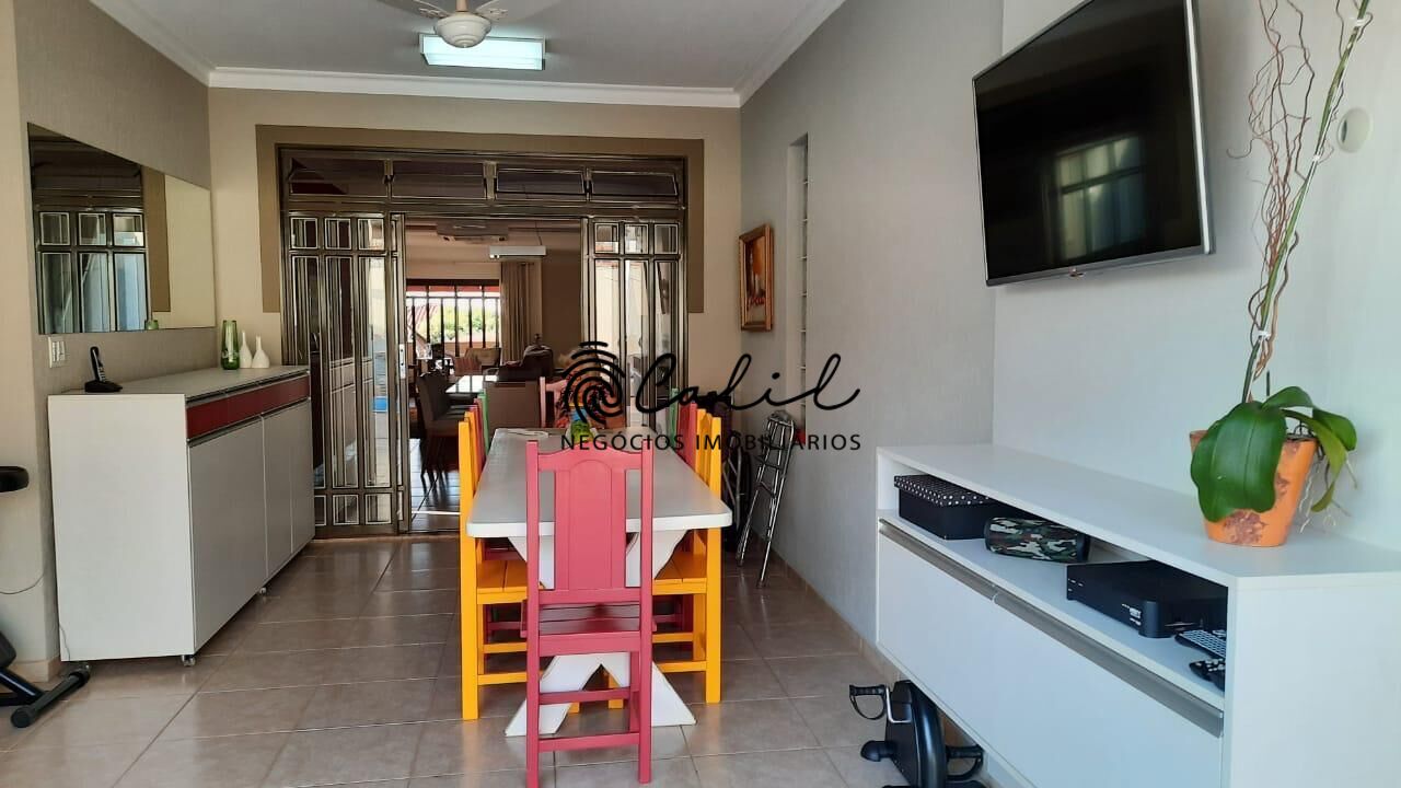 Casa para alugar com 4 quartos, 398m² - Foto 18