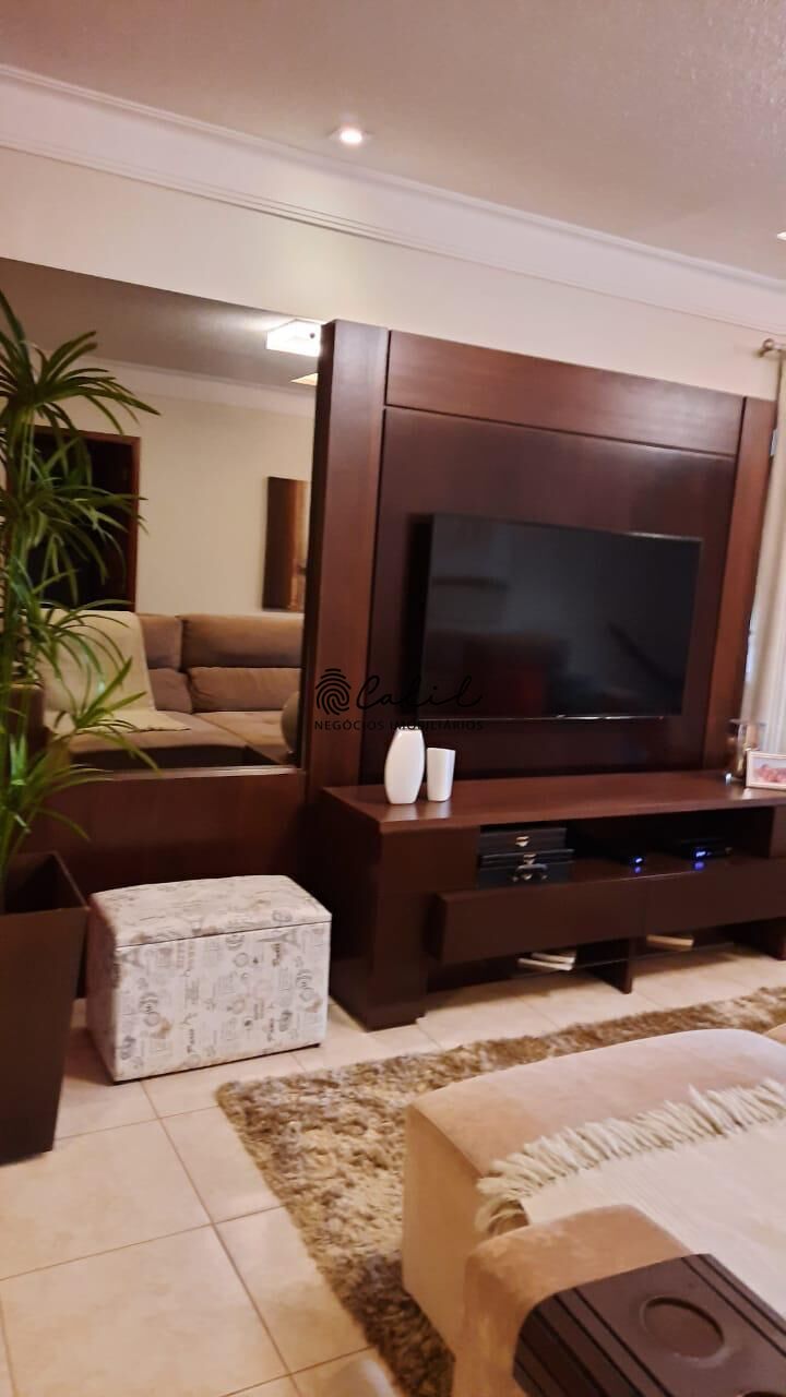 Casa para alugar com 4 quartos, 398m² - Foto 4