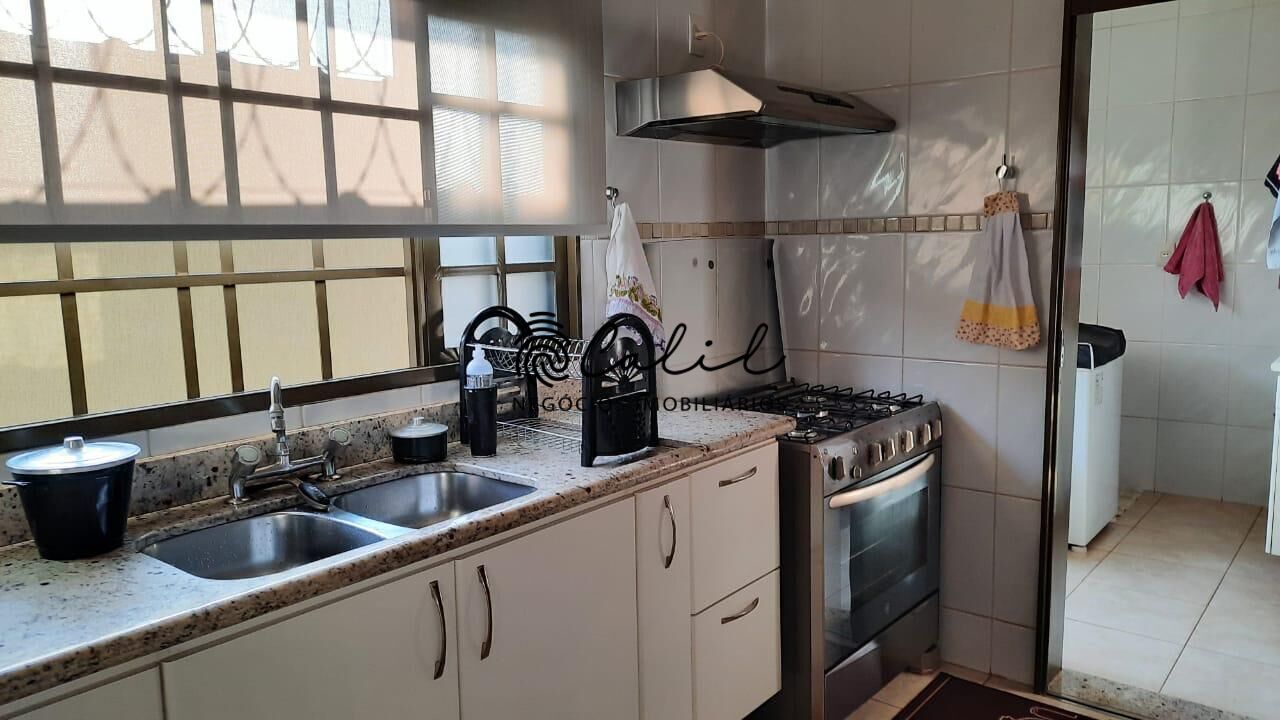 Casa para alugar com 4 quartos, 398m² - Foto 8