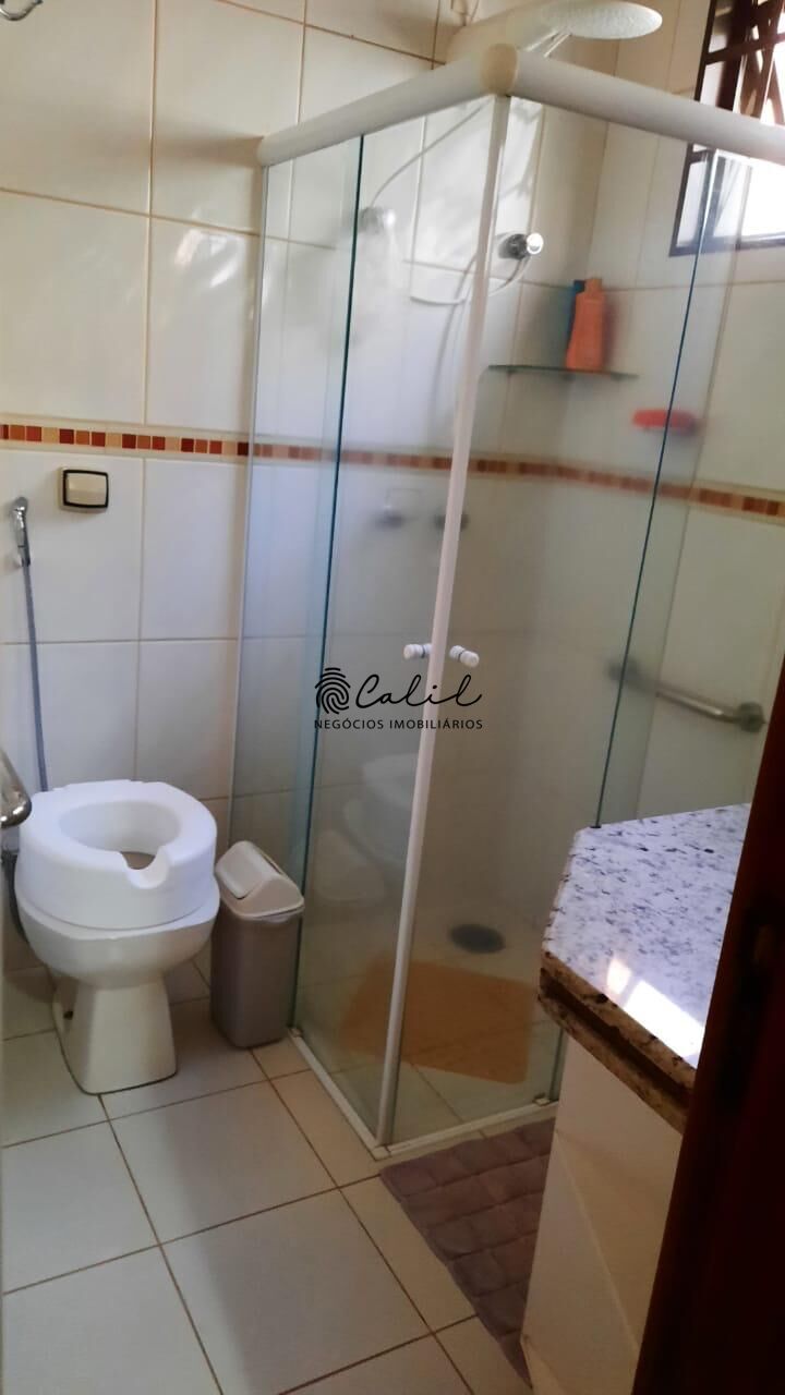 Casa para alugar com 4 quartos, 398m² - Foto 17
