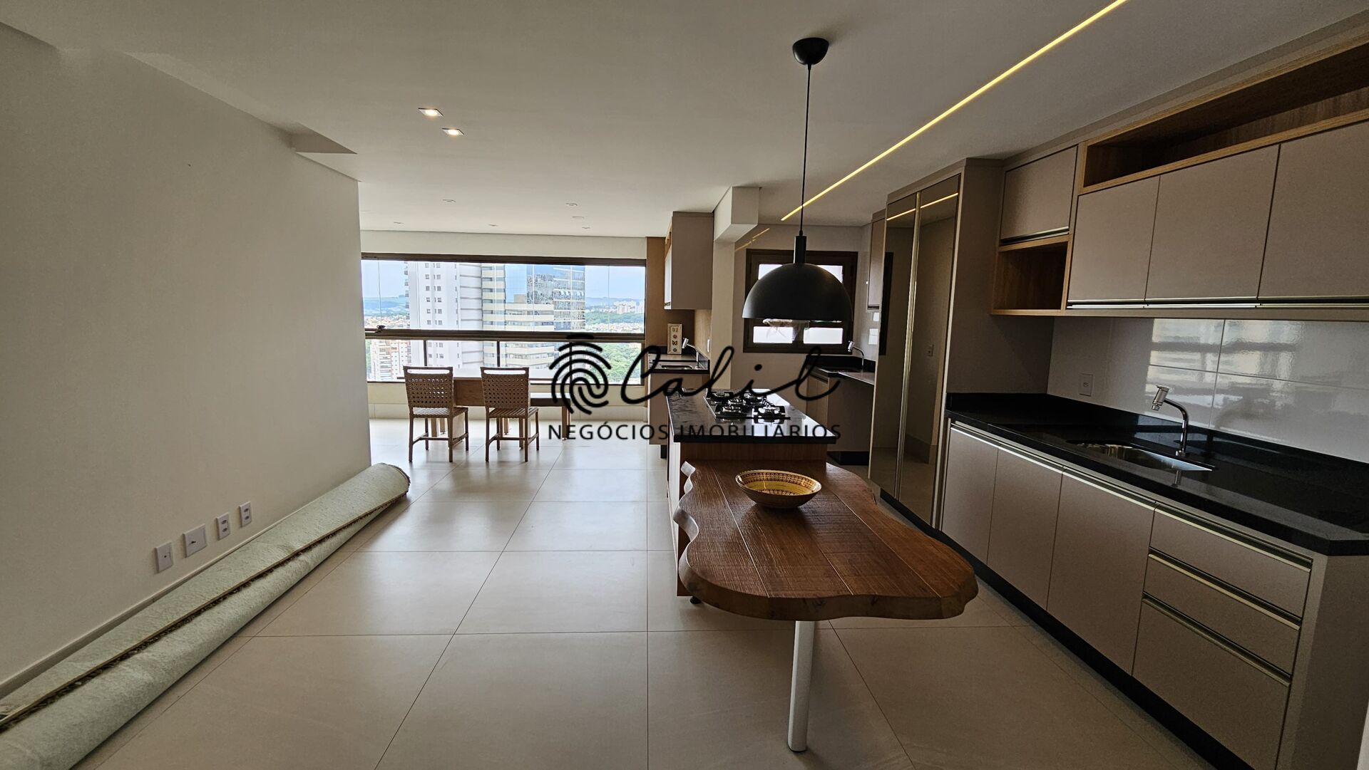 Apartamento à venda com 3 quartos, 106m² - Foto 1