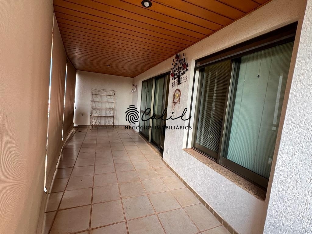 Apartamento à venda com 3 quartos, 203m² - Foto 4