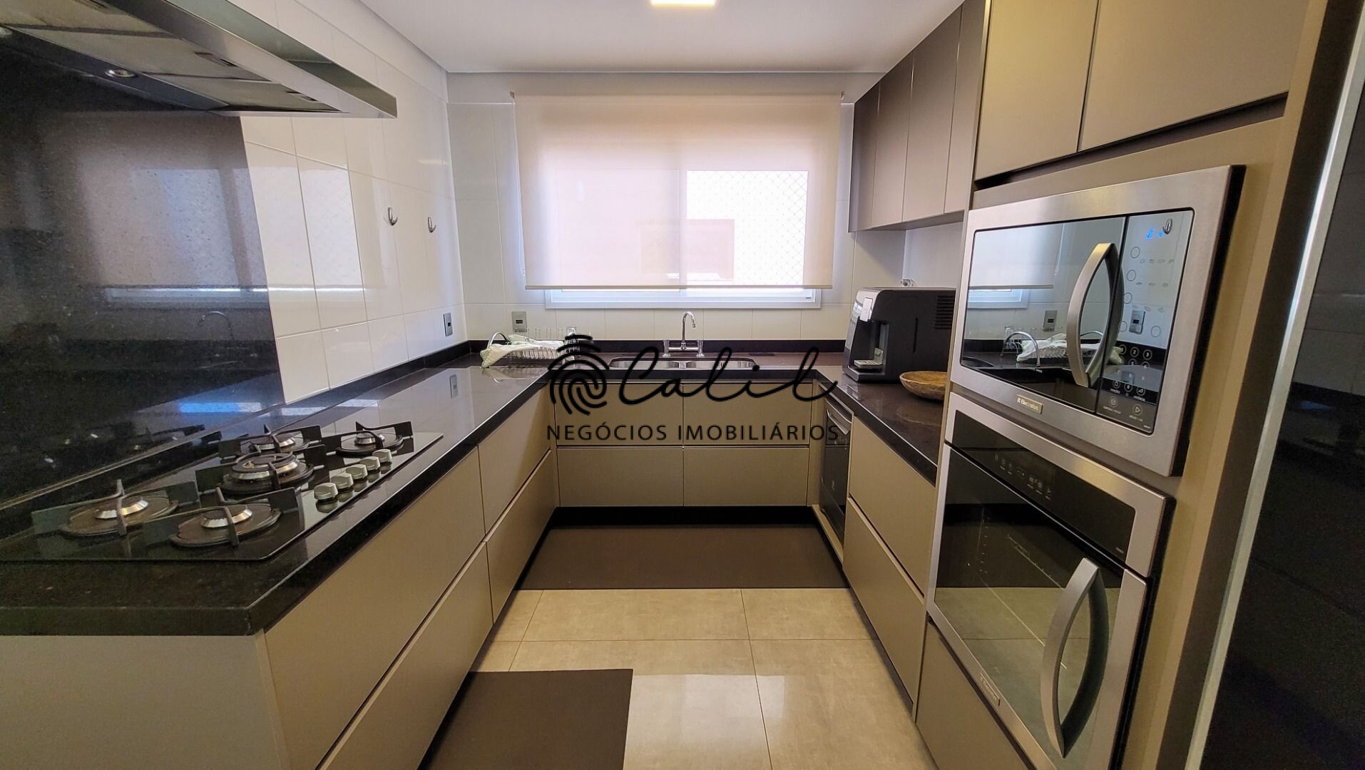 Apartamento à venda com 3 quartos, 183m² - Foto 9